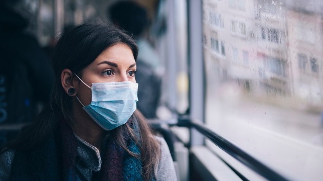 istock_32520_facemaskbus