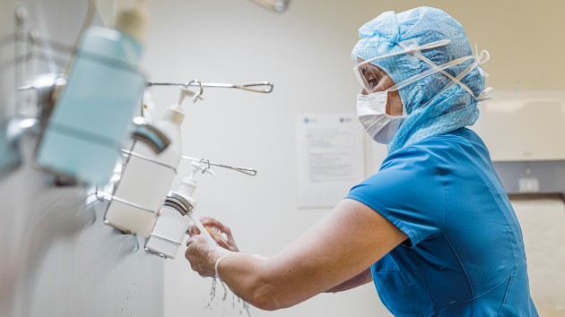 istock_32720_nursewashinghandscovid