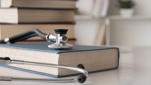 istock_4120_medicalbooks