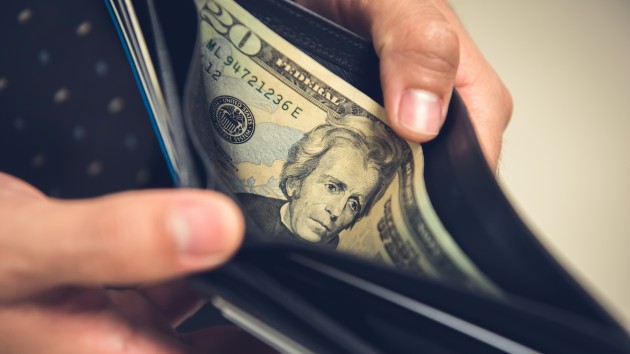 istock_4320_walletmoney