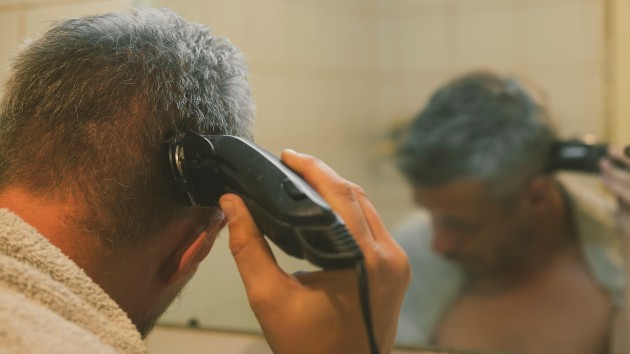 istock_41020_selfhaircut