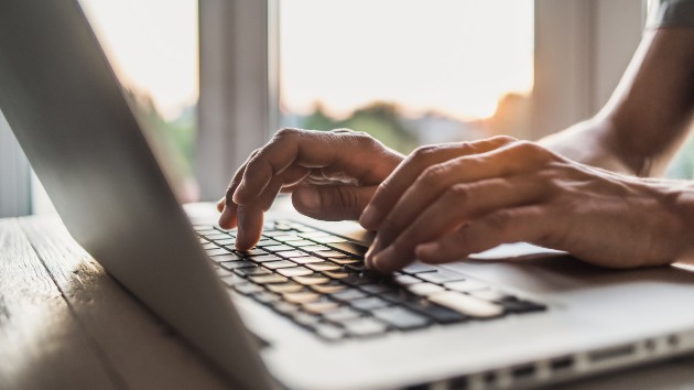 istock_41320_typinglaptop