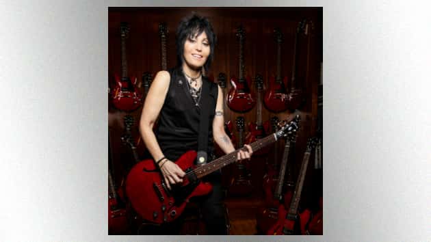m_joanjett630_withsignatureguitar_042020