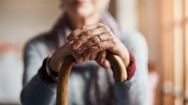 istock_42120_elderlyhands