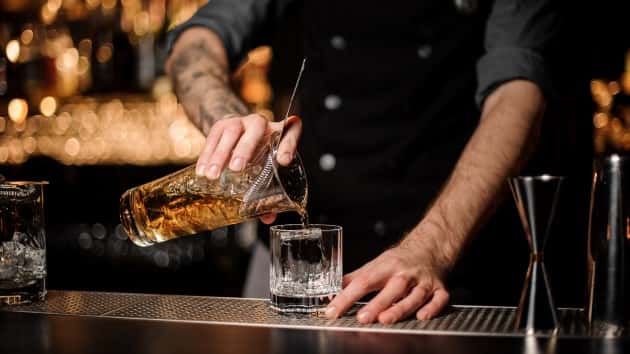 istock_52820_bartender