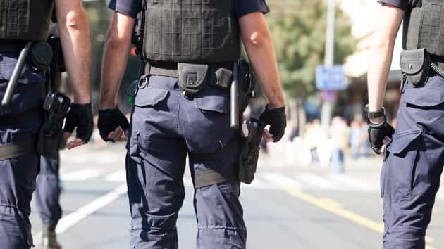 istock_6120_officersprotest