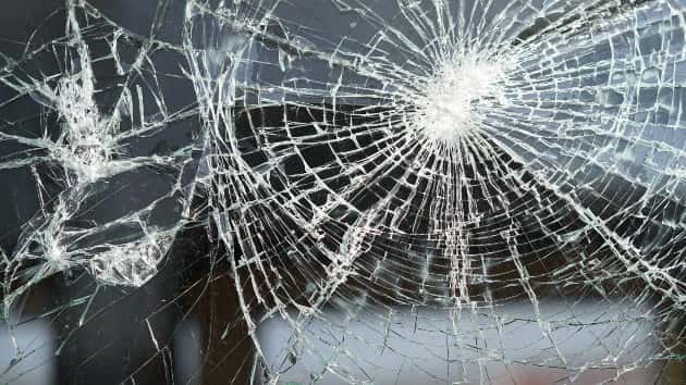 istock_6120_brokenglass