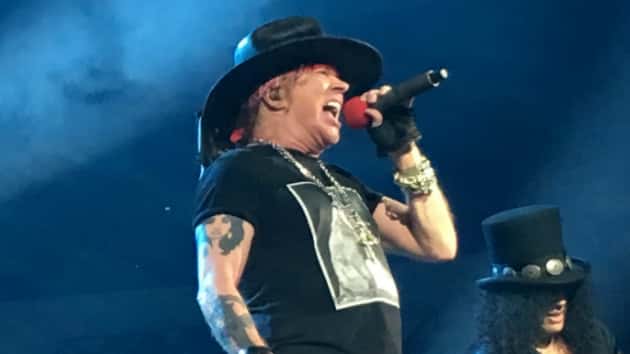m_gunsnroses630_onstage_creditjohnlanza_06020
