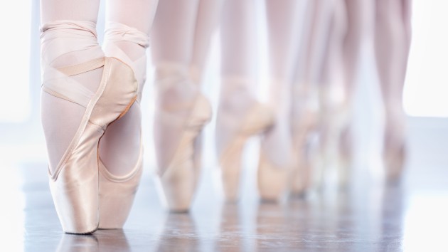 istock_61220_balletpointeshoes