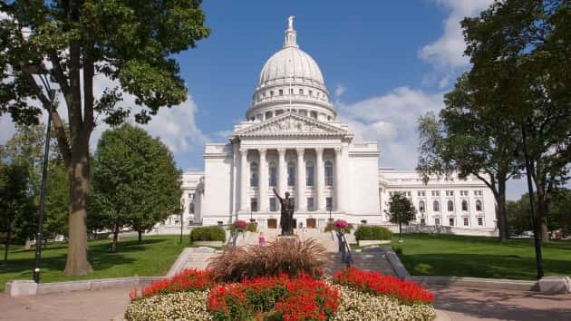 istock_62420_wisstatecapbldg