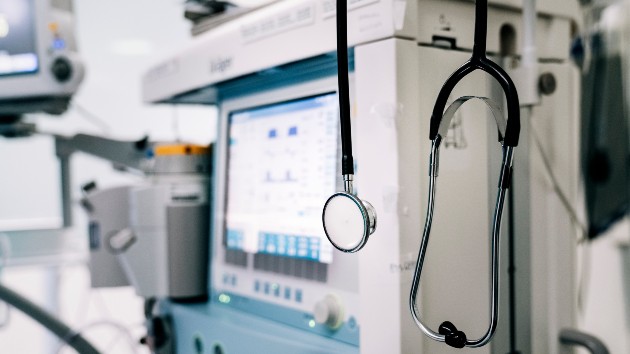 istock_63020_stethoscopeventilator