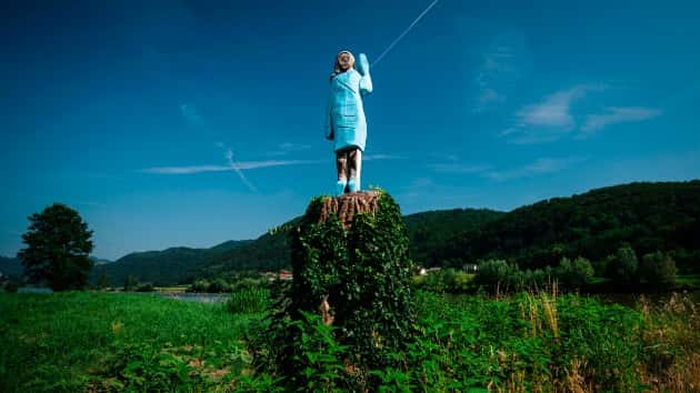 getty_71020_melaniatrumpstatue