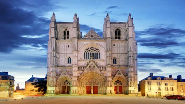 istock_071820_nantescathedral