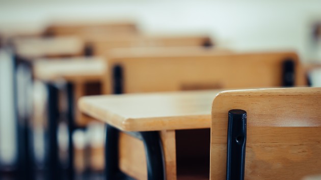 istock_72120_emptyclass