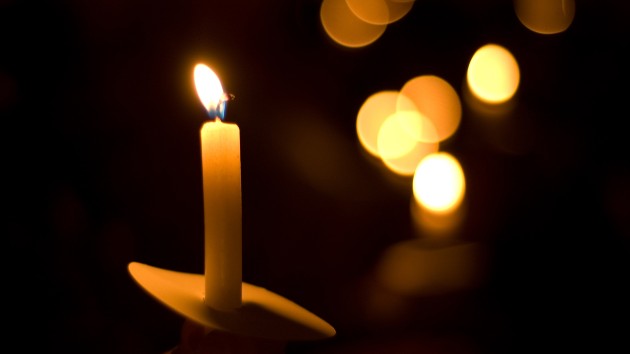 istock_72420_candlevigil