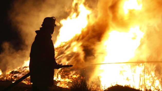 istock_8320_firefighterblaze