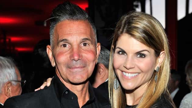 getty_mossimo_giuanulli_lori_loughliin_08112020