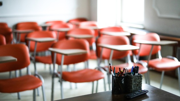 istock_82120_emptyclass