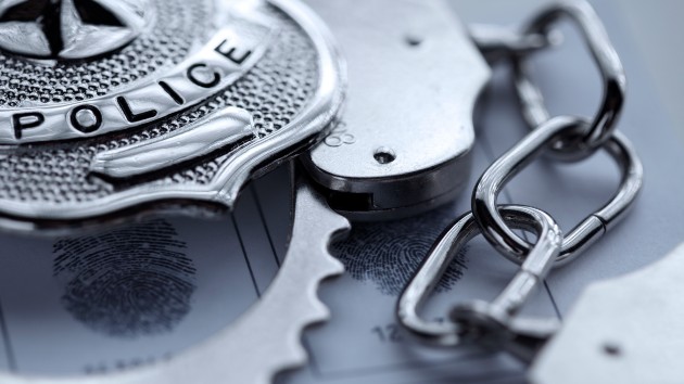 istock_82620_arrestbadge