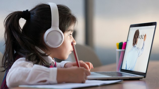 istock_83120_distancelearning