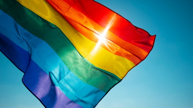 istock_9220_rainbowflag