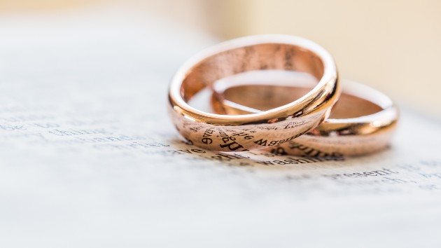 istock_91620_weddingrings