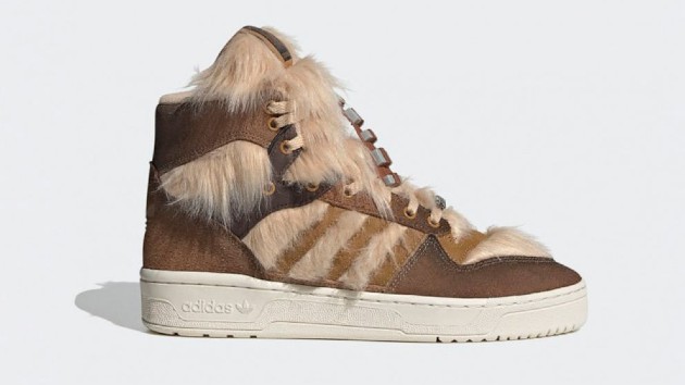 chewbacca-adidas-main-ht-jt-200928_1601305341398_hpmain_16x9_992201