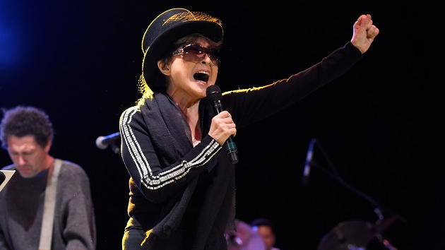 getty_yokoono630_100220