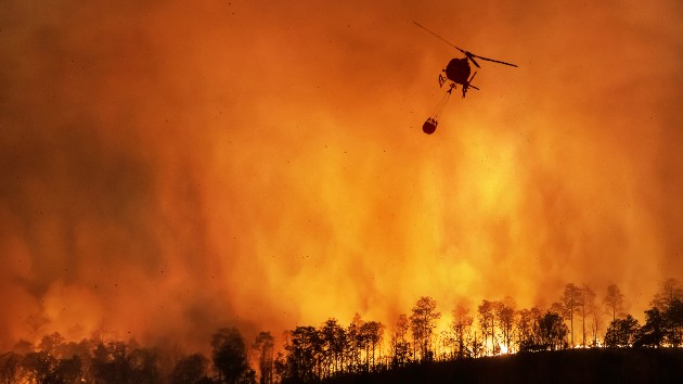istock_10520_wildfirehelo