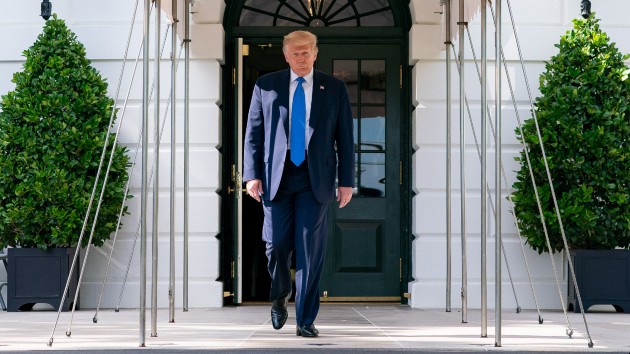 wh_10520_trumpdepartingwh
