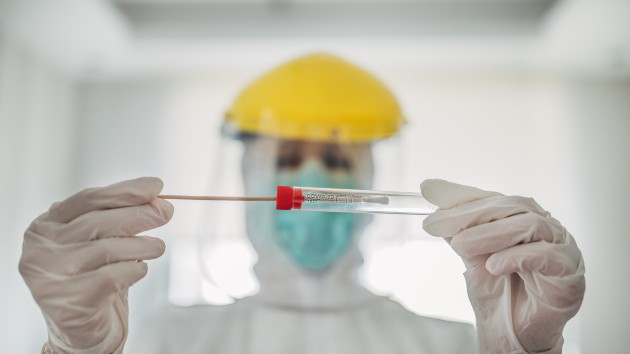 istock_10620_covidtestingswab
