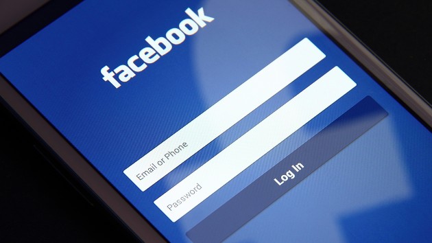 istock_10720_facebooklogin