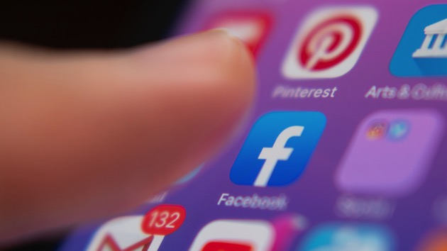 istock_101420_facebookads