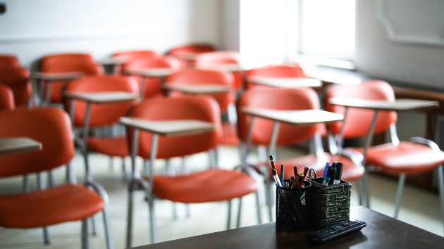istock_101620_emptyclassdesks