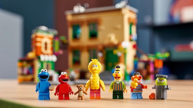 lego-sesame-street-01-ht-jt-201022_1603391059854_hpembed_3x2_992201
