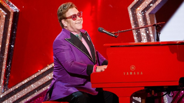 m_eltonjohnoscarsatpiano_060920-3