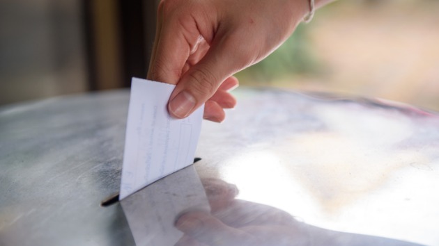 istock_ballot_100120-2