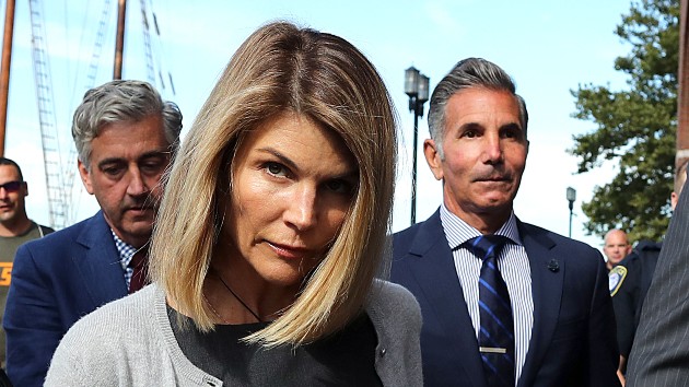 getty_11220_loriloughlin