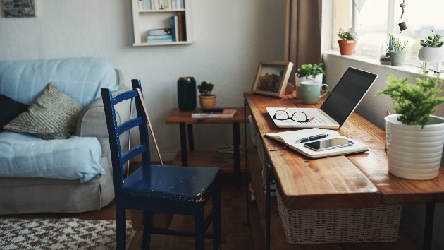 istock_11320_workfromhome