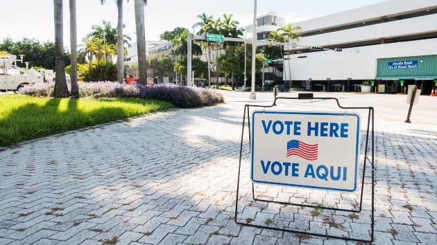 istock_11420_voteherefl