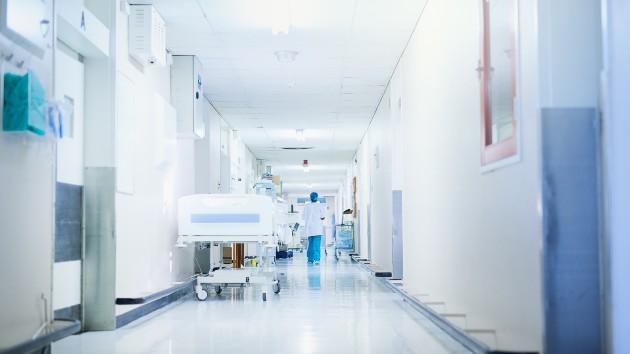 istock_11420_hosphallway