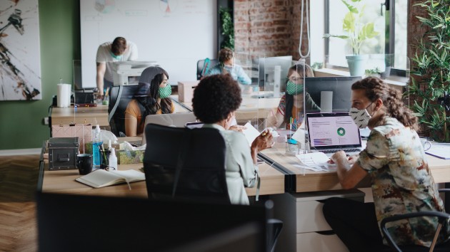 istock_11620_employeesoffice