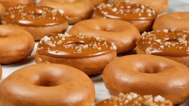 krispykreme_caramelglaze2_1605110514230_hpembed_3x2_992201