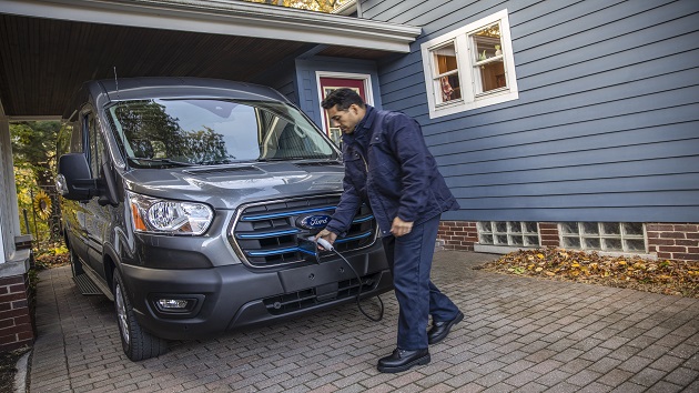111220_ford_etransit2
