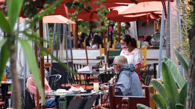 istock_111320_outdoordining