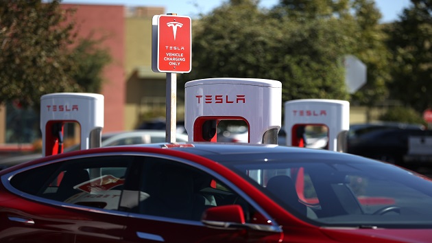 111820_getty_tesla