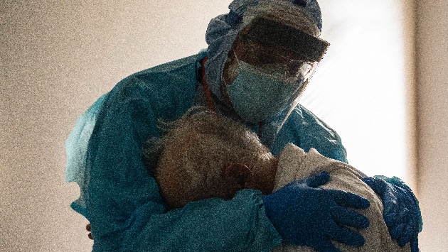 getty_113020_houstoncovidpatient