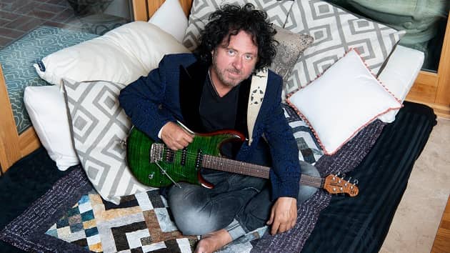 m_stevelukather630_creditalexsolcaphotography_120320