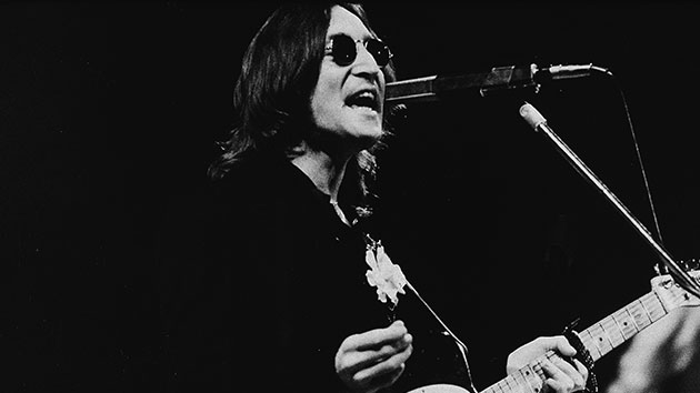 getty_johnlennon630_090220-3
