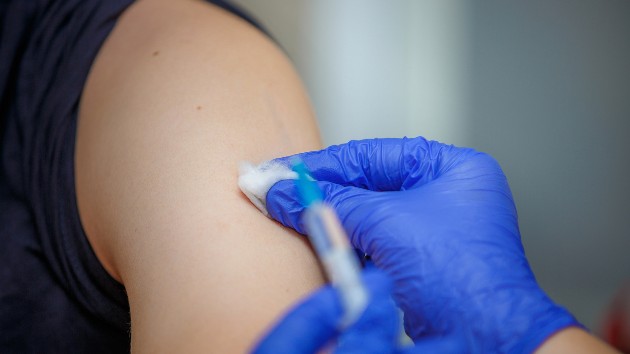 istock_121720_vaccinearm